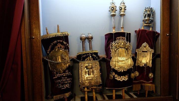 Antique vintages buyers Daniel Island South Carolina. Updated 2025